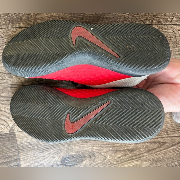 Nike Jr. Phantom Vision great condition soccer shoes/cleats - Picture 5 of 7